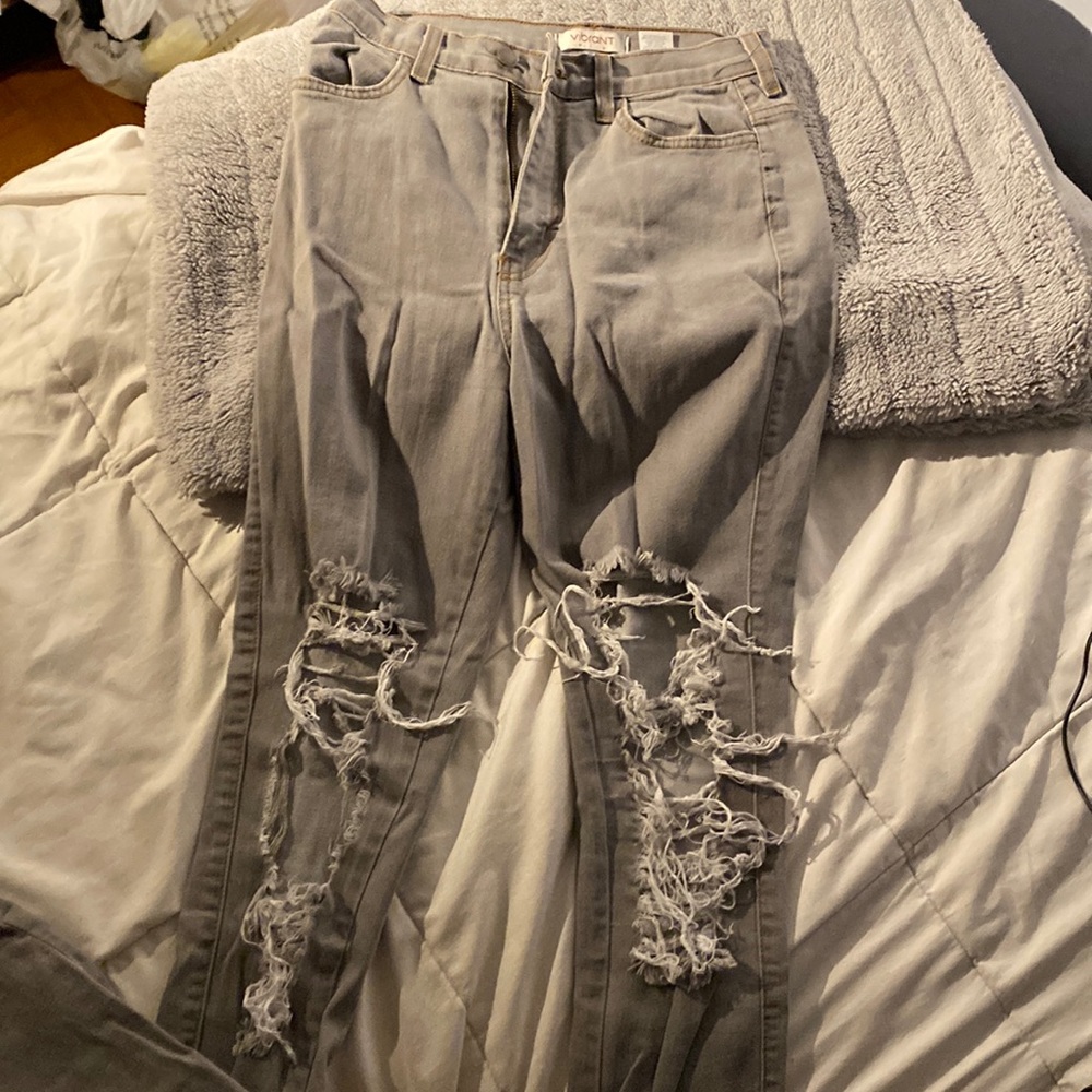 Grey jeans. High waisted. Ripped. Skinny